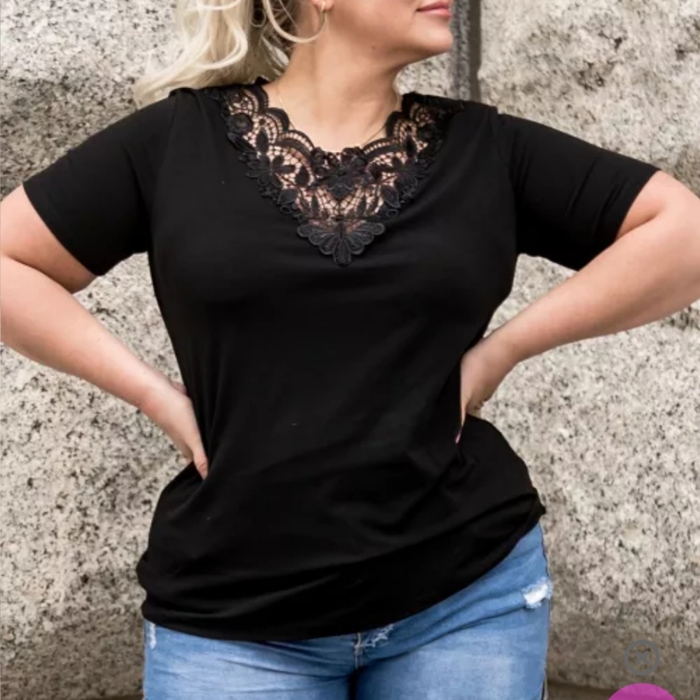 New boutique Plus size short sleeved crochet top 2x And 4x Left